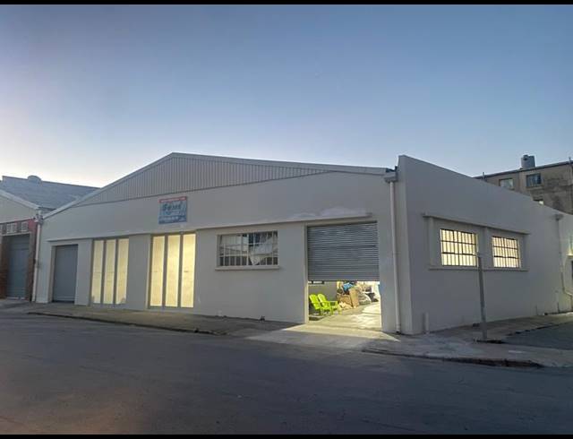 INDUSTRIAL PROPERTY TO RENT IN NORTH END
